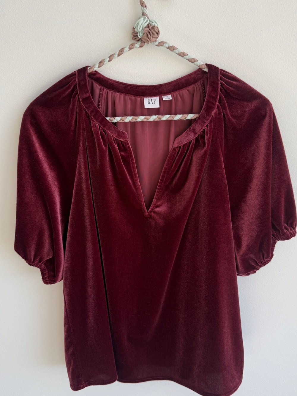 GAP short sleeve puff velvet top
Small